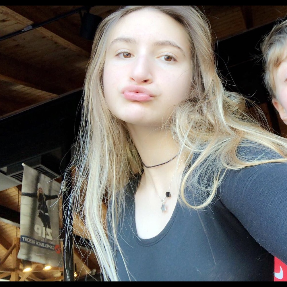 Meet your Posher, Elana